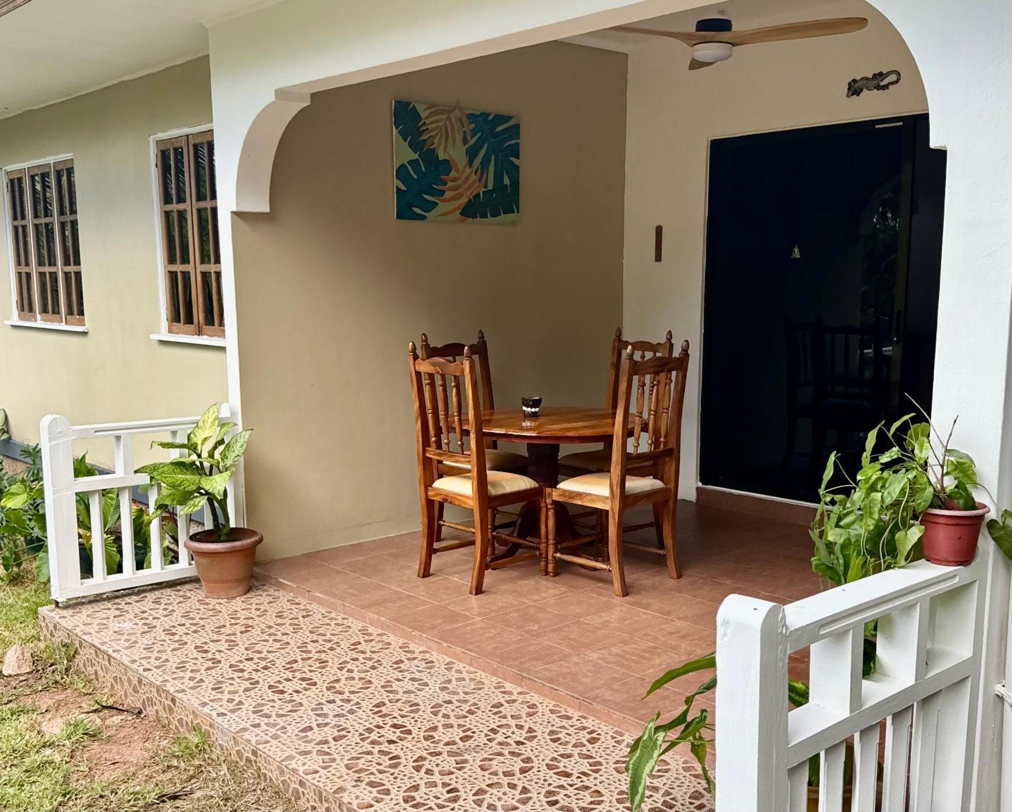 Appartement Jardin Marron à Baie Sainte-Anne Extérieur photo